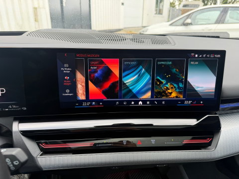 BMW 5 Serie Touring 530e M-Sport Pano|Harman&Kardon|ACC|Memory|4wielbesturing|Keyless|300PK