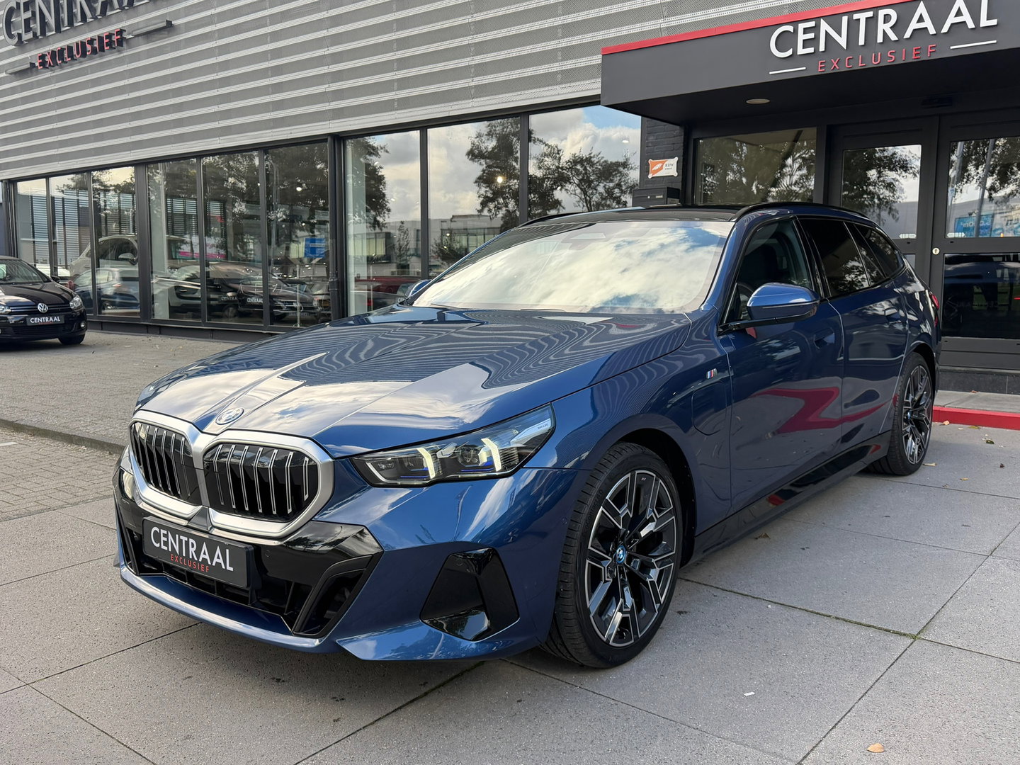 BMW 5 Serie Touring 530e M-Sport Pano|Harman&Kardon|ACC|Memory|4wielbesturing|Keyless|300PK