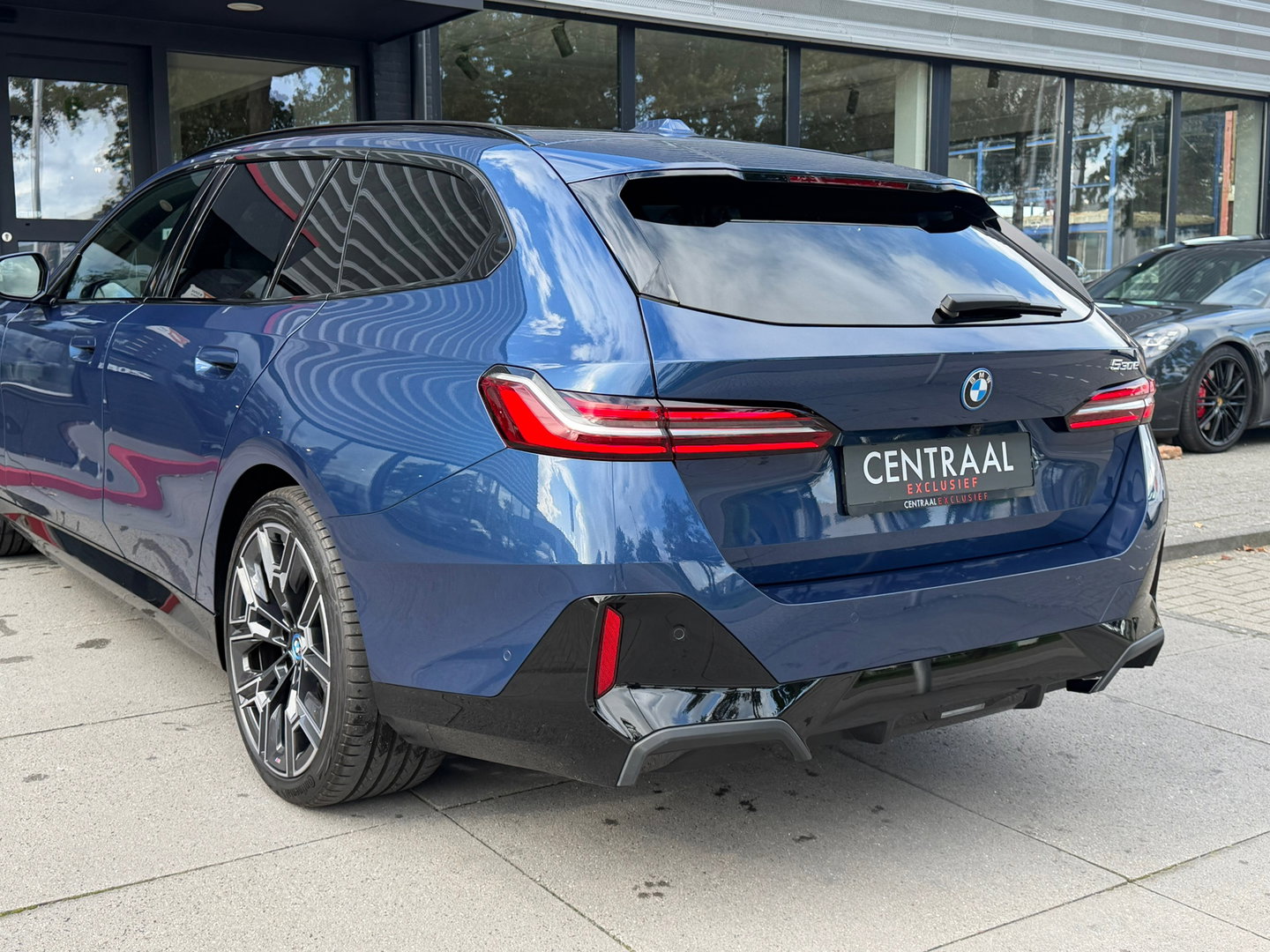 BMW 5 Serie Touring 530e M-Sport Pano|Harman&Kardon|ACC|Memory|4wielbesturing|Keyless|300PK