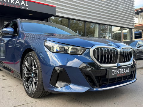 BMW 5 Serie Touring 530e M-Sport Pano|Harman&Kardon|ACC|Memory|4wielbesturing|Keyless|300PK
