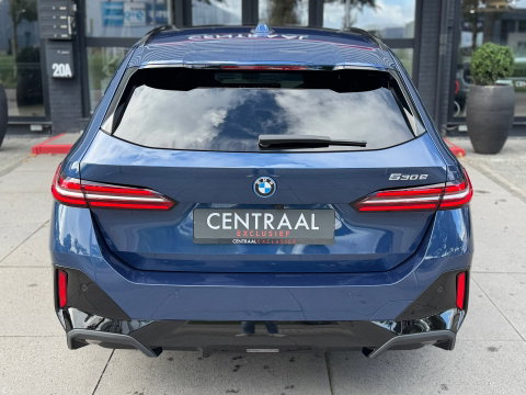 BMW 5 Serie Touring 530e M-Sport Pano|Harman&Kardon|ACC|Memory|4wielbesturing|Keyless|300PK