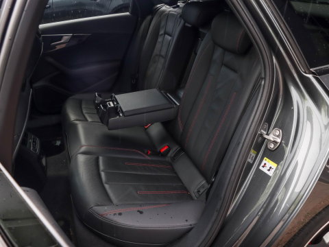 Audi A4 Avant 2.0 TFSI quattro S line Black edition 250PK B&O Pano 360 Keyless Head Up