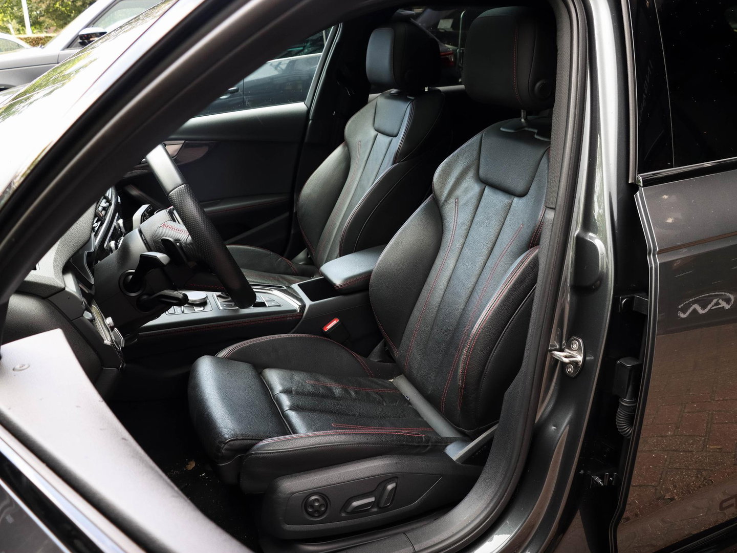 Audi A4 Avant 2.0 TFSI quattro S line Black edition 250PK B&O Pano 360 Keyless Head Up