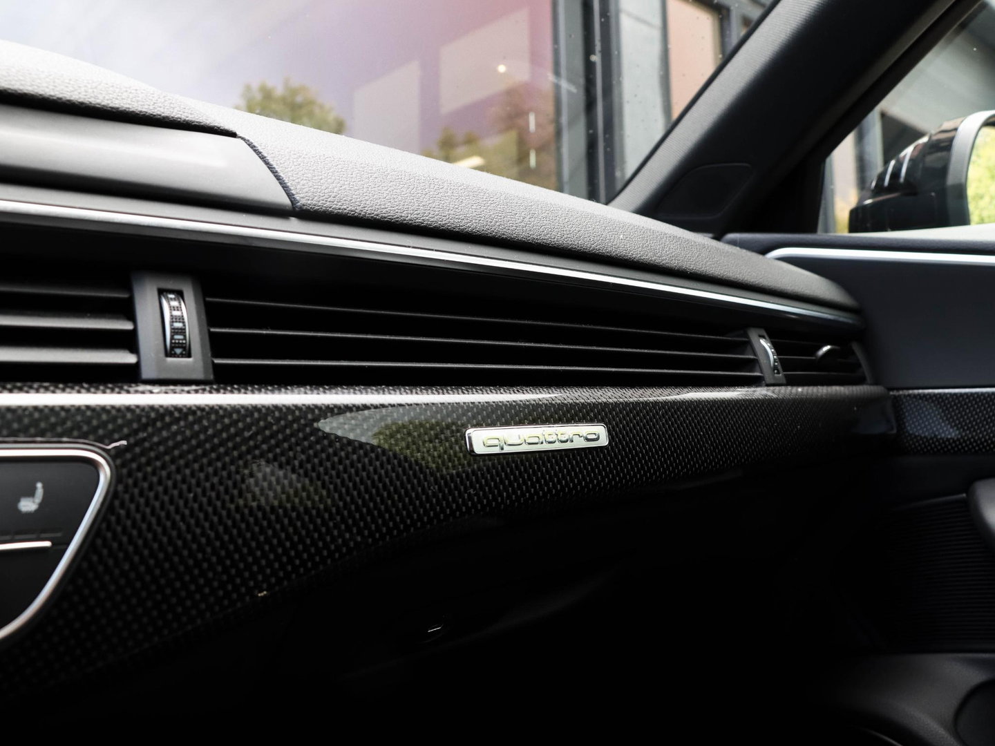 Audi A4 Avant 2.0 TFSI quattro S line Black edition 250PK B&O Pano 360 Keyless Head Up