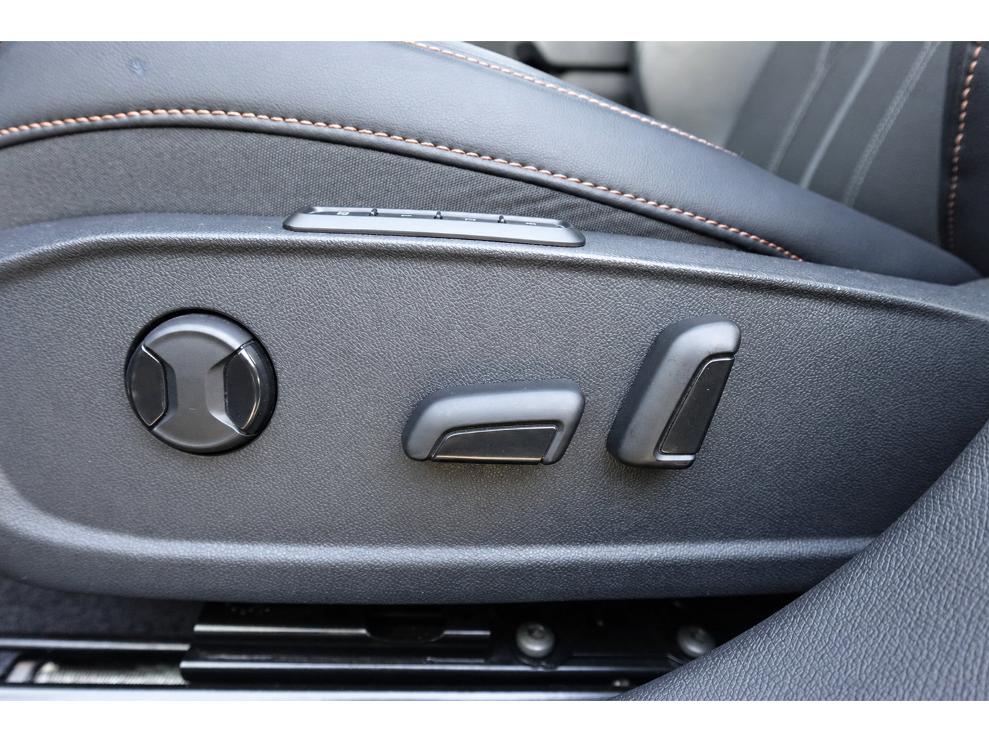 CUPRA Formentor 1.4 e-Hybrid VZ PANO KEYLESS 360 ACC VOL