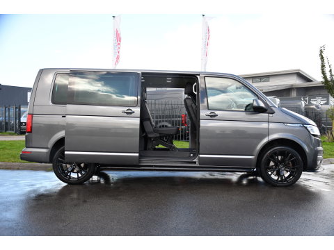 Volkswagen Transporter 2.0 TDI L2H1 30 DC Caravelle FULL OPTIONS! Adaptieve Cruise, Camera, Carplay, 2 x Schuifdeur, Leder, LED, 204pk, Automaat, Clima, Stoelverwarming, Uniek!