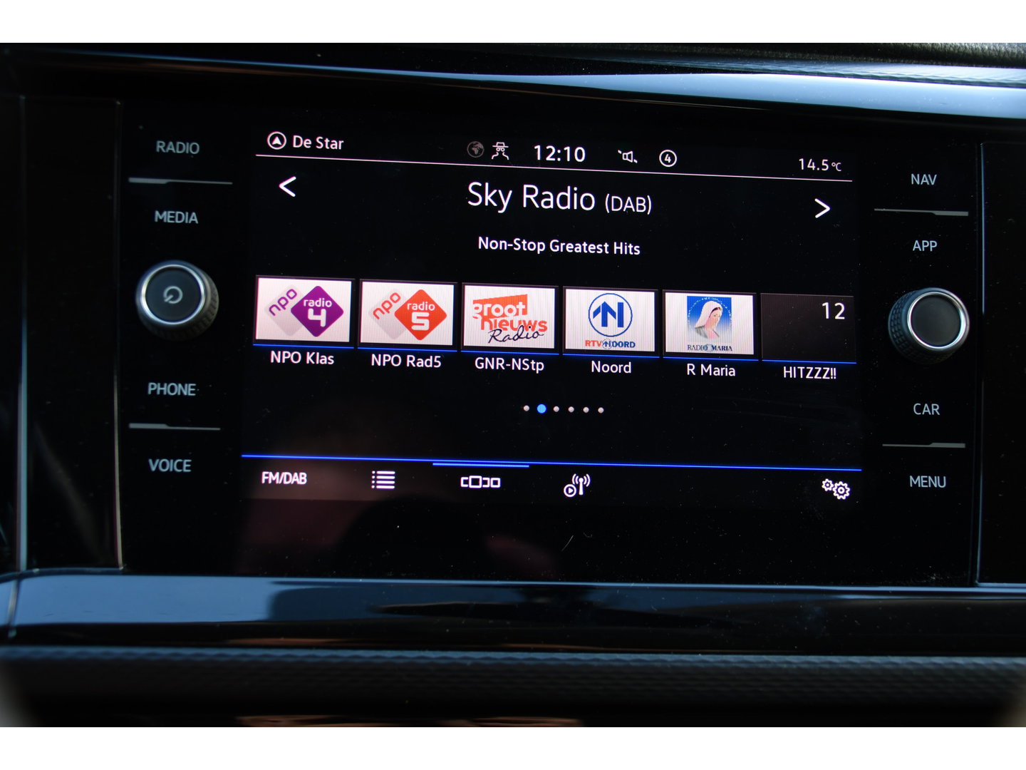 Volkswagen Transporter 2.0 TDI L2H1 30 DC Caravelle FULL OPTIONS! Adaptieve Cruise, Camera, Carplay, 2 x Schuifdeur, Leder, LED, 204pk, Automaat, Clima, Stoelverwarming, Uniek!