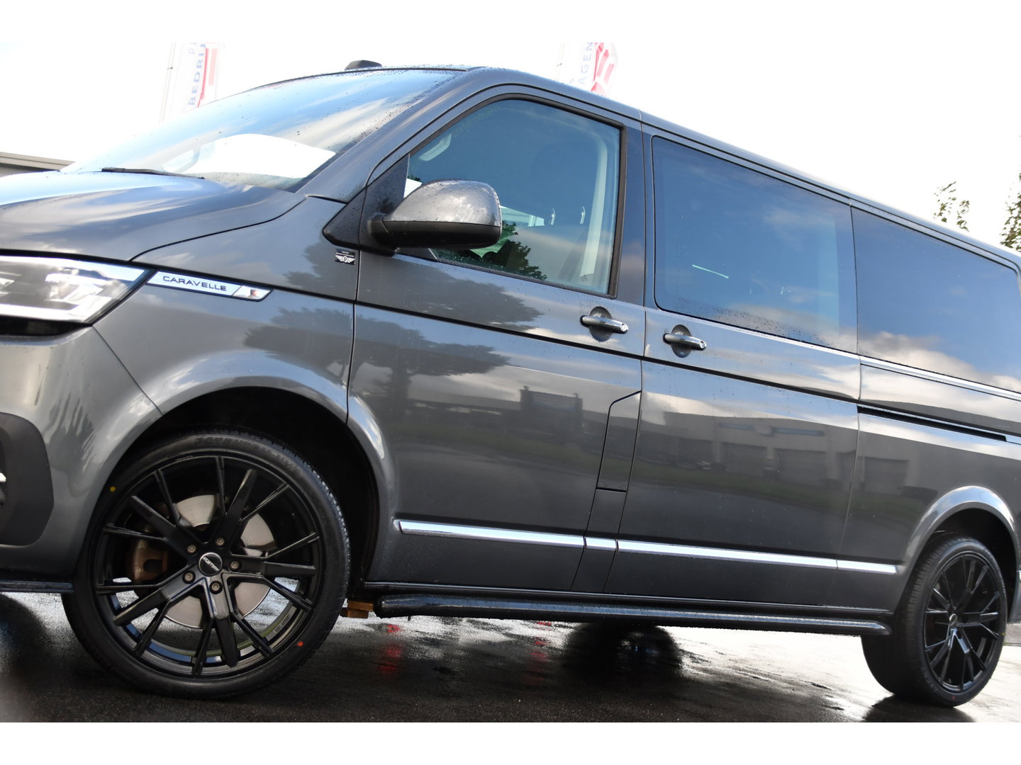 Volkswagen Transporter 2.0 TDI L2H1 30 DC Caravelle FULL OPTIONS! Adaptieve Cruise, Camera, Carplay, 2 x Schuifdeur, Leder, LED, 204pk, Automaat, Clima, Stoelverwarming, Uniek!