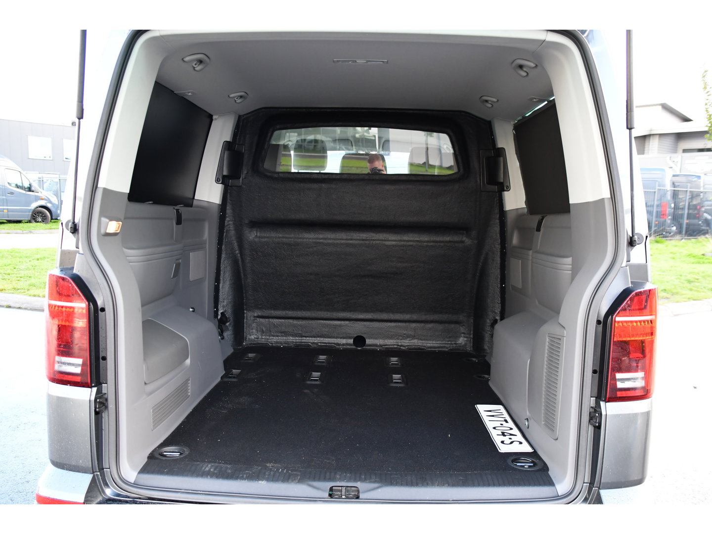 Volkswagen Transporter 2.0 TDI L2H1 30 DC Caravelle FULL OPTIONS! Adaptieve Cruise, Camera, Carplay, 2 x Schuifdeur, Leder, LED, 204pk, Automaat, Clima, Stoelverwarming, Uniek!