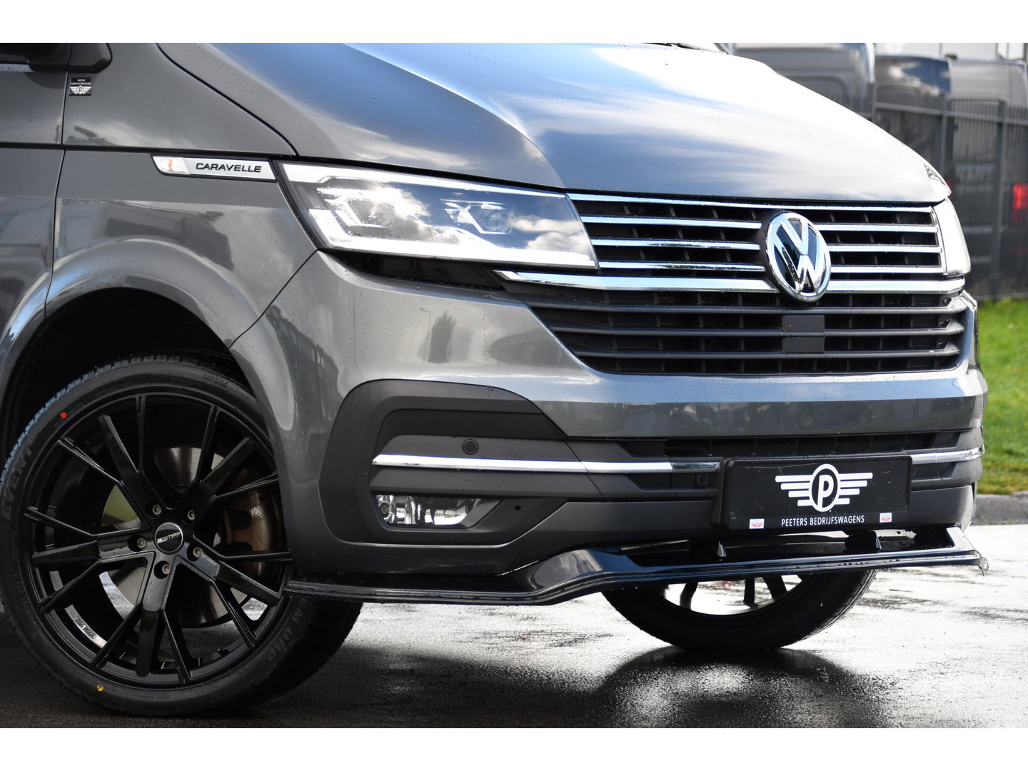 Volkswagen Transporter 2.0 TDI L2H1 30 DC Caravelle FULL OPTIONS! Adaptieve Cruise, Camera, Carplay, 2 x Schuifdeur, Leder, LED, 204pk, Automaat, Clima, Stoelverwarming, Uniek!