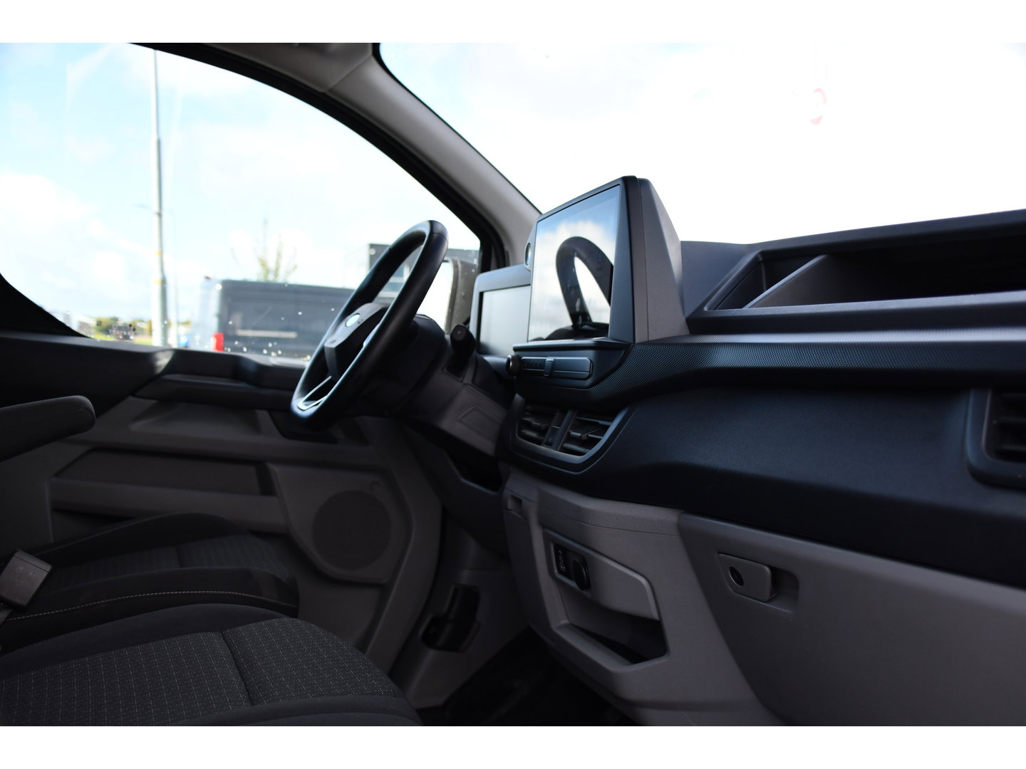 Ford Transit Custom 300 2.0 TDCI L1H1 PB Edition Virtual, Camera, Cruise, Carplay, 2 x Schuifdeur, Stuur verwarming, 136pk, Automaat, Stoelverwarming, Uniek!