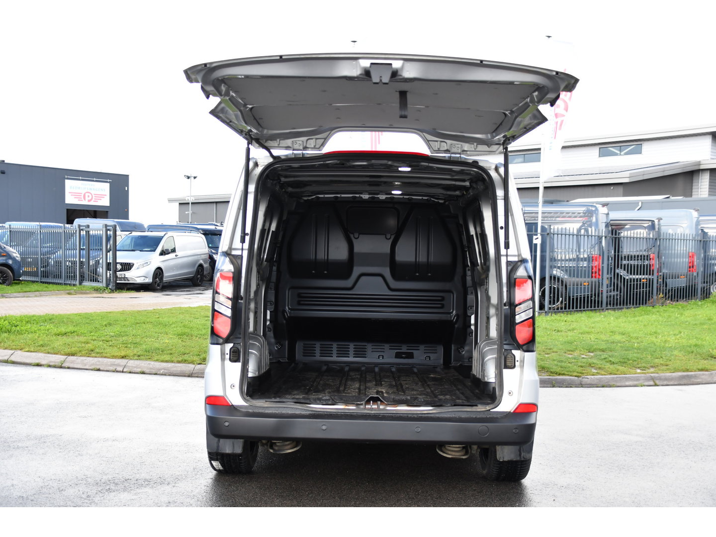 Ford Transit Custom 300 2.0 TDCI L1H1 PB Edition Virtual, Camera, Cruise, Carplay, 2 x Schuifdeur, Stuur verwarming, 136pk, Automaat, Stoelverwarming, Uniek!