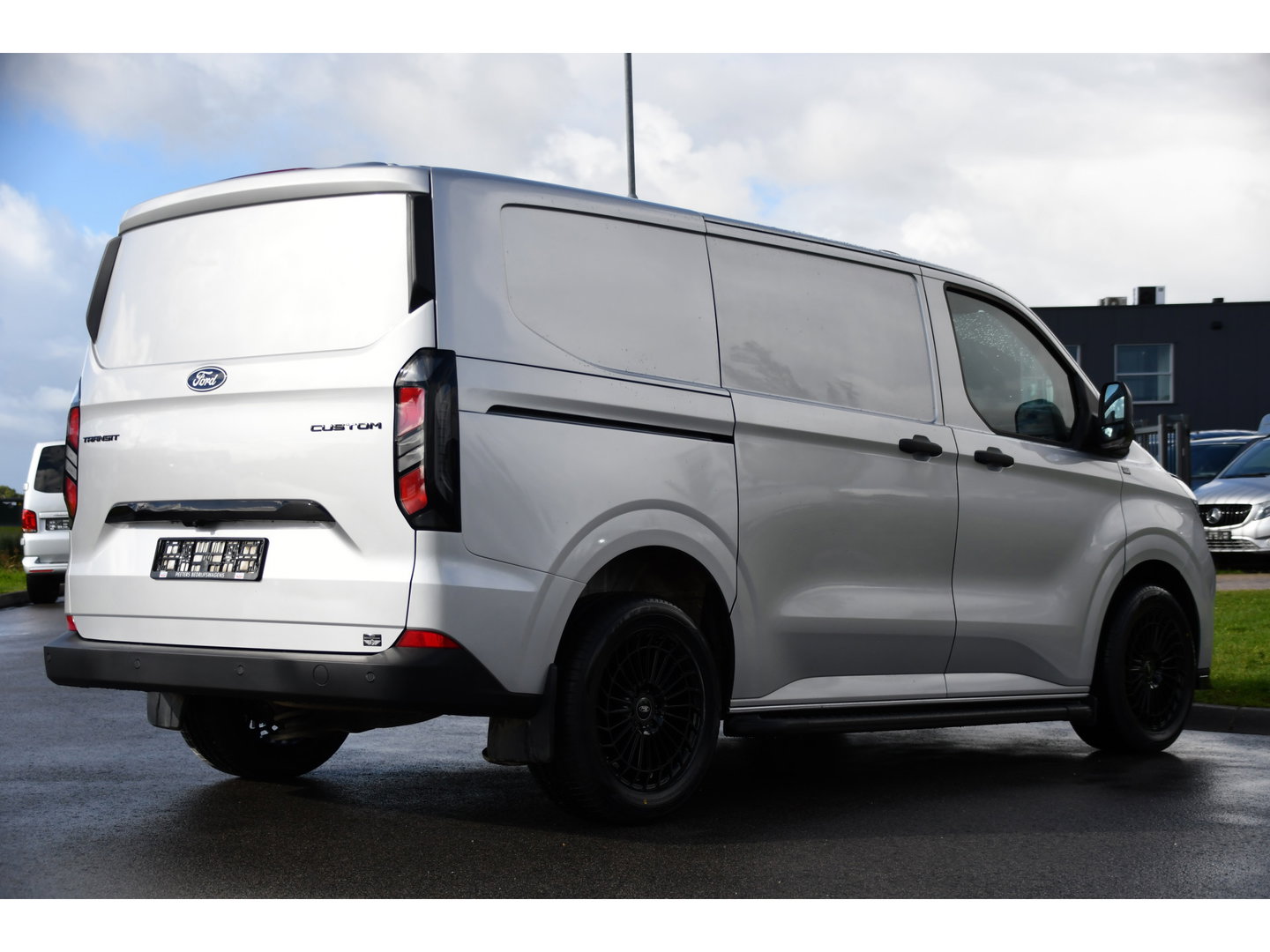 Ford Transit Custom 300 2.0 TDCI L1H1 PB Edition Virtual, Camera, Cruise, Carplay, 2 x Schuifdeur, Stuur verwarming, 136pk, Automaat, Stoelverwarming, Uniek!