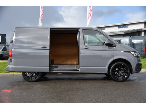 Volkswagen Transporter 2.0 TDI L1H1 30 PB Edition Camera, Cruise, Carplay, Trekhaak, Sensoren, Automaat, 150pk, Multimedia, Uniek!