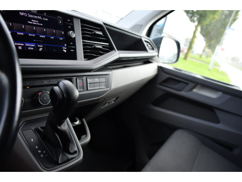 Volkswagen Transporter 2.0 TDI L1H1 30 PB Edition Camera, Cruise, Carplay, Trekhaak, Sensoren, Automaat, 150pk, Multimedia, Uniek!