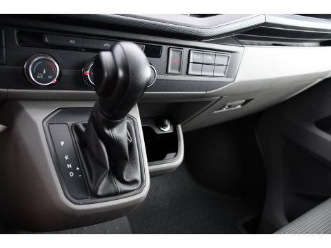 Volkswagen Transporter 2.0 TDI L1H1 30 PB Edition Camera, Cruise, Carplay, Trekhaak, Sensoren, Automaat, 150pk, Multimedia, Uniek!