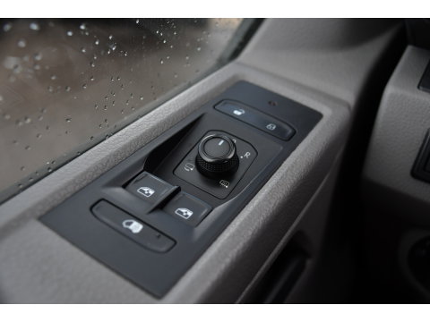 Volkswagen Transporter 2.0 TDI L1H1 30 PB Edition Camera, Cruise, Carplay, Trekhaak, Sensoren, Automaat, 150pk, Multimedia, Uniek!