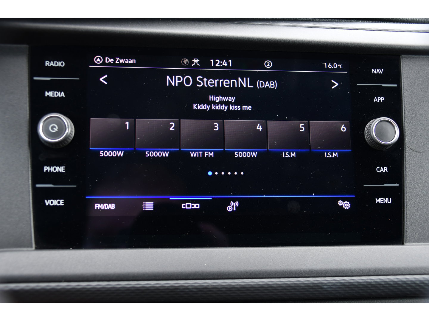 Volkswagen Transporter 2.0 TDI L1H1 30 PB Edition Camera, Cruise, Carplay, Trekhaak, Sensoren, Automaat, 150pk, Multimedia, Uniek!