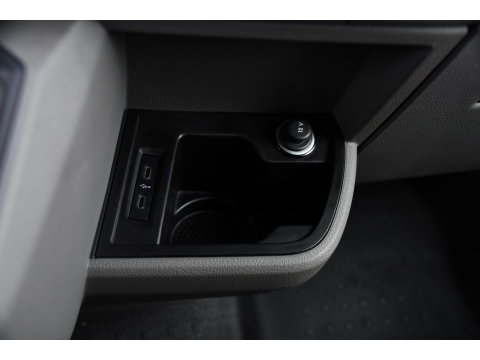 Volkswagen Transporter 2.0 TDI L1H1 30 PB Edition Camera, Cruise, Carplay, Trekhaak, Sensoren, Automaat, 150pk, Multimedia, Uniek!