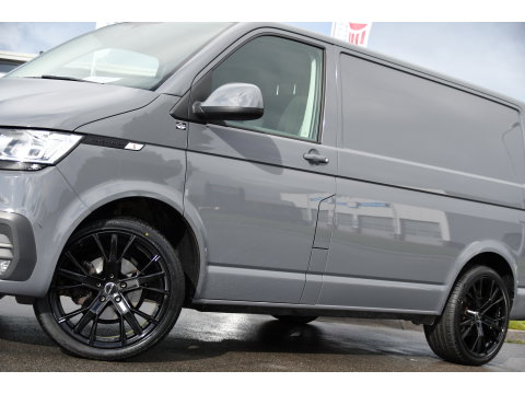 Volkswagen Transporter 2.0 TDI L1H1 30 PB Edition Camera, Cruise, Carplay, Trekhaak, Sensoren, Automaat, 150pk, Multimedia, Uniek!