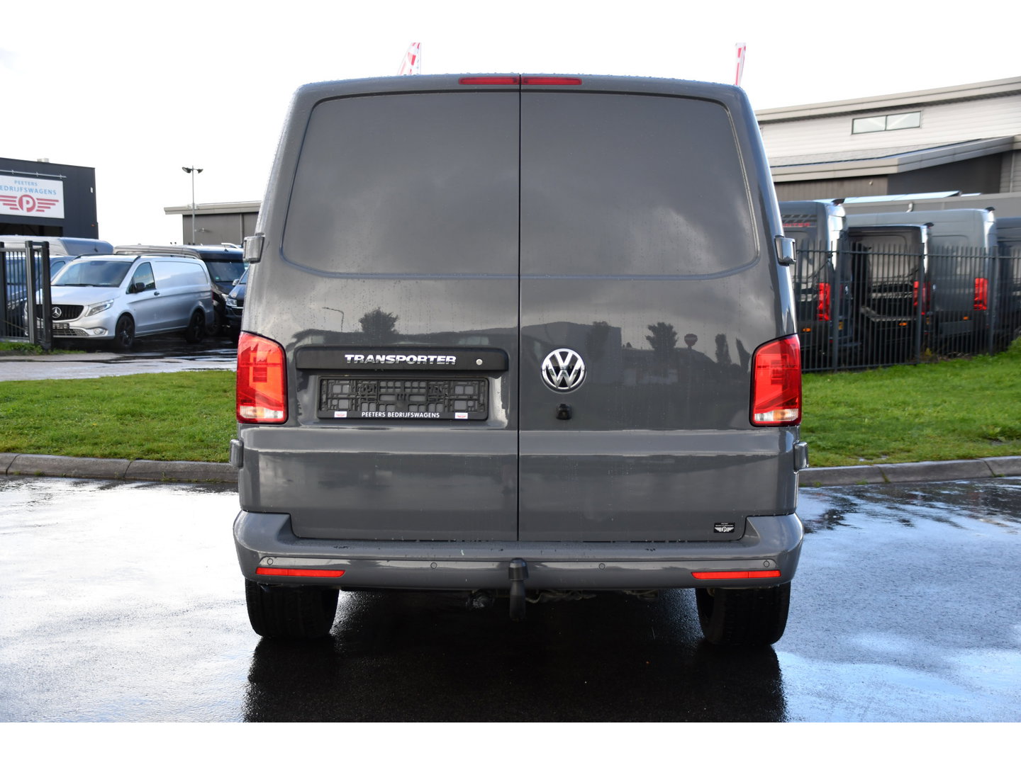 Volkswagen Transporter 2.0 TDI L1H1 30 PB Edition Camera, Cruise, Carplay, Trekhaak, Sensoren, Automaat, 150pk, Multimedia, Uniek!