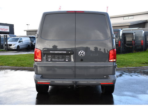 Volkswagen Transporter 2.0 TDI L1H1 30 PB Edition Camera, Cruise, Carplay, Trekhaak, Sensoren, Automaat, 150pk, Multimedia, Uniek!