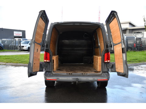 Volkswagen Transporter 2.0 TDI L1H1 30 PB Edition Camera, Cruise, Carplay, Trekhaak, Sensoren, Automaat, 150pk, Multimedia, Uniek!
