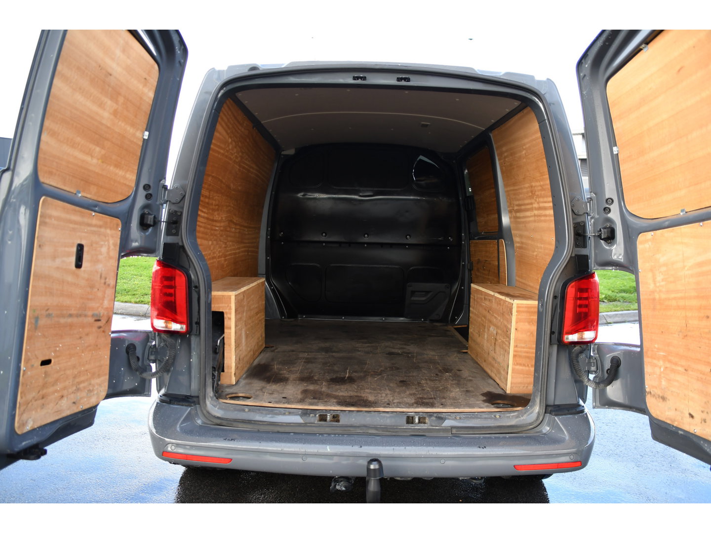 Volkswagen Transporter 2.0 TDI L1H1 30 PB Edition Camera, Cruise, Carplay, Trekhaak, Sensoren, Automaat, 150pk, Multimedia, Uniek!