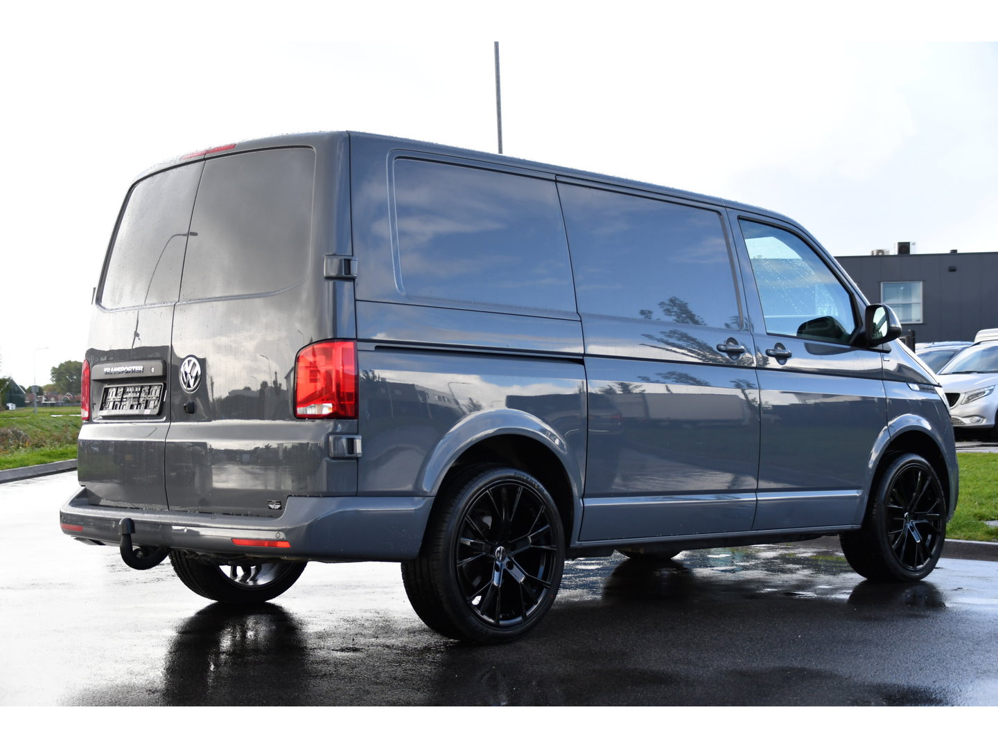 Volkswagen Transporter 2.0 TDI L1H1 30 PB Edition Camera, Cruise, Carplay, Trekhaak, Sensoren, Automaat, 150pk, Multimedia, Uniek!