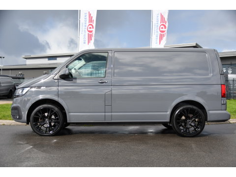 Volkswagen Transporter 2.0 TDI L1H1 30 PB Edition Camera, Cruise, Carplay, Trekhaak, Sensoren, Automaat, 150pk, Multimedia, Uniek!