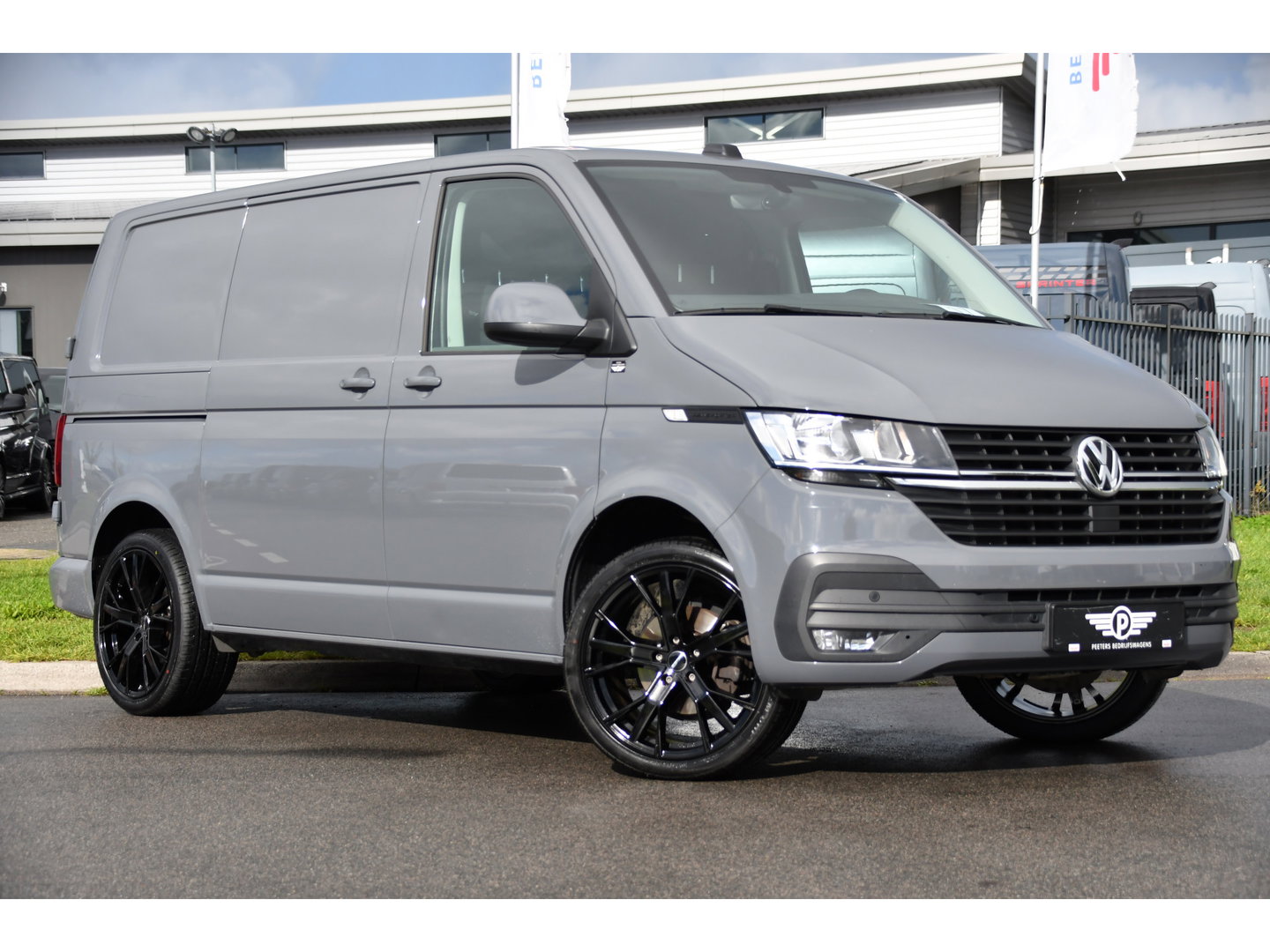 Volkswagen Transporter 2.0 TDI L1H1 30 PB Edition Camera, Cruise, Carplay, Trekhaak, Sensoren, Automaat, 150pk, Multimedia, Uniek!