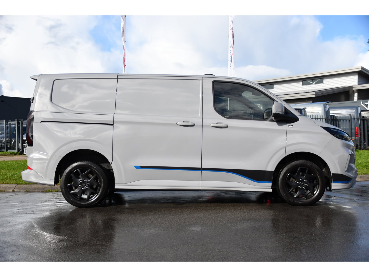 Ford Transit Custom 320 2.0 TDCI L1H1 Sport Virtual, Camera, Carplay, LED, Cruise, 170pk, Automaat, Stoelverwarming, Uniek!