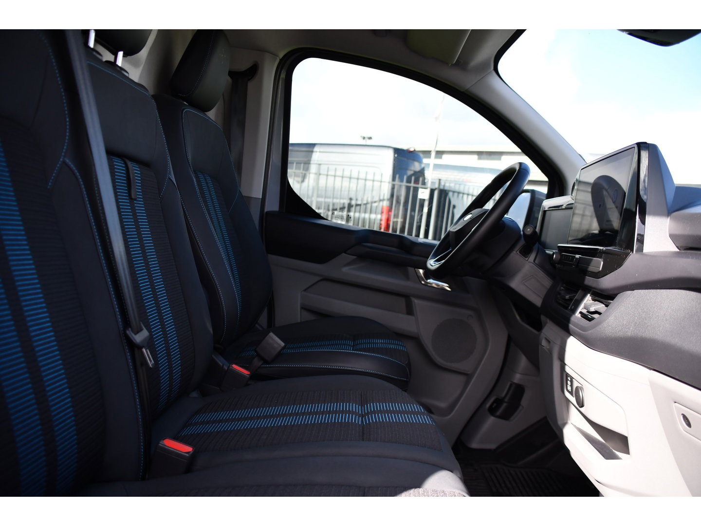 Ford Transit Custom 320 2.0 TDCI L1H1 Sport Virtual, Camera, Carplay, LED, Cruise, 170pk, Automaat, Stoelverwarming, Uniek!