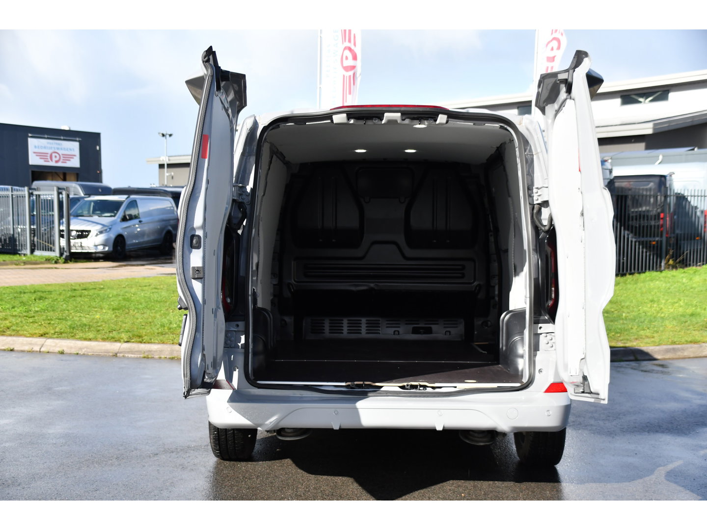 Ford Transit Custom 320 2.0 TDCI L1H1 Sport Virtual, Camera, Carplay, LED, Cruise, 170pk, Automaat, Stoelverwarming, Uniek!
