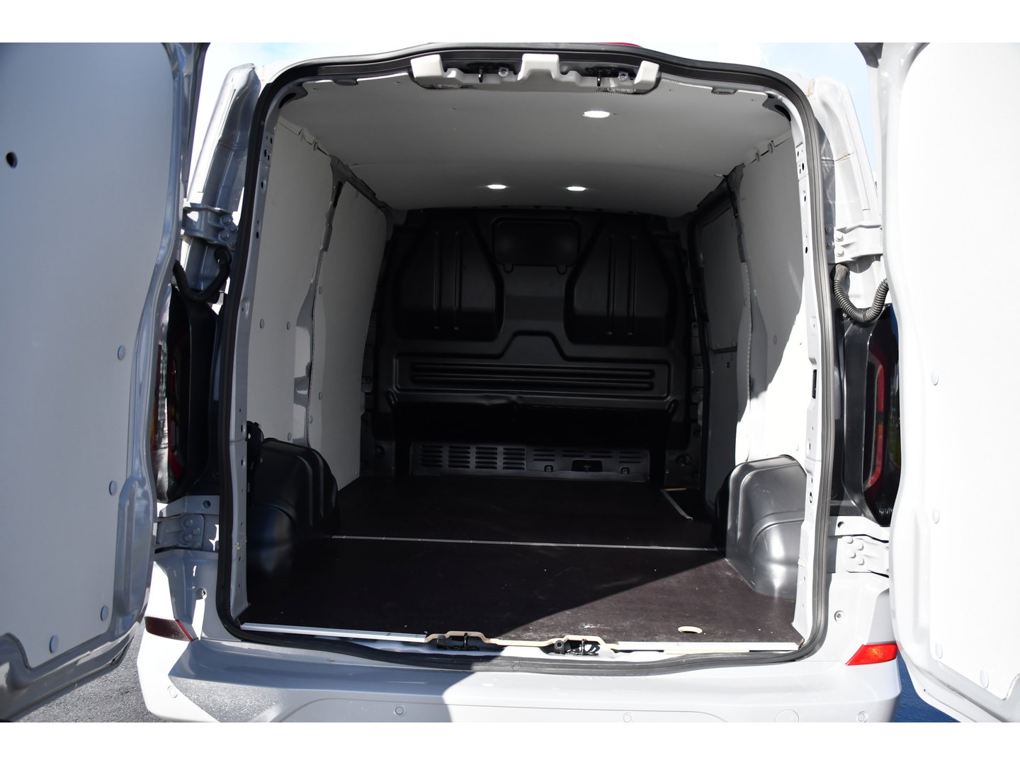 Ford Transit Custom 320 2.0 TDCI L1H1 Sport Virtual, Camera, Carplay, LED, Cruise, 170pk, Automaat, Stoelverwarming, Uniek!