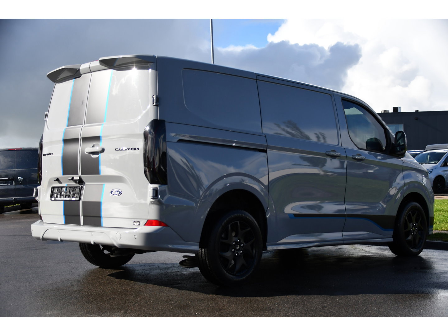 Ford Transit Custom 320 2.0 TDCI L1H1 Sport Virtual, Camera, Carplay, LED, Cruise, 170pk, Automaat, Stoelverwarming, Uniek!