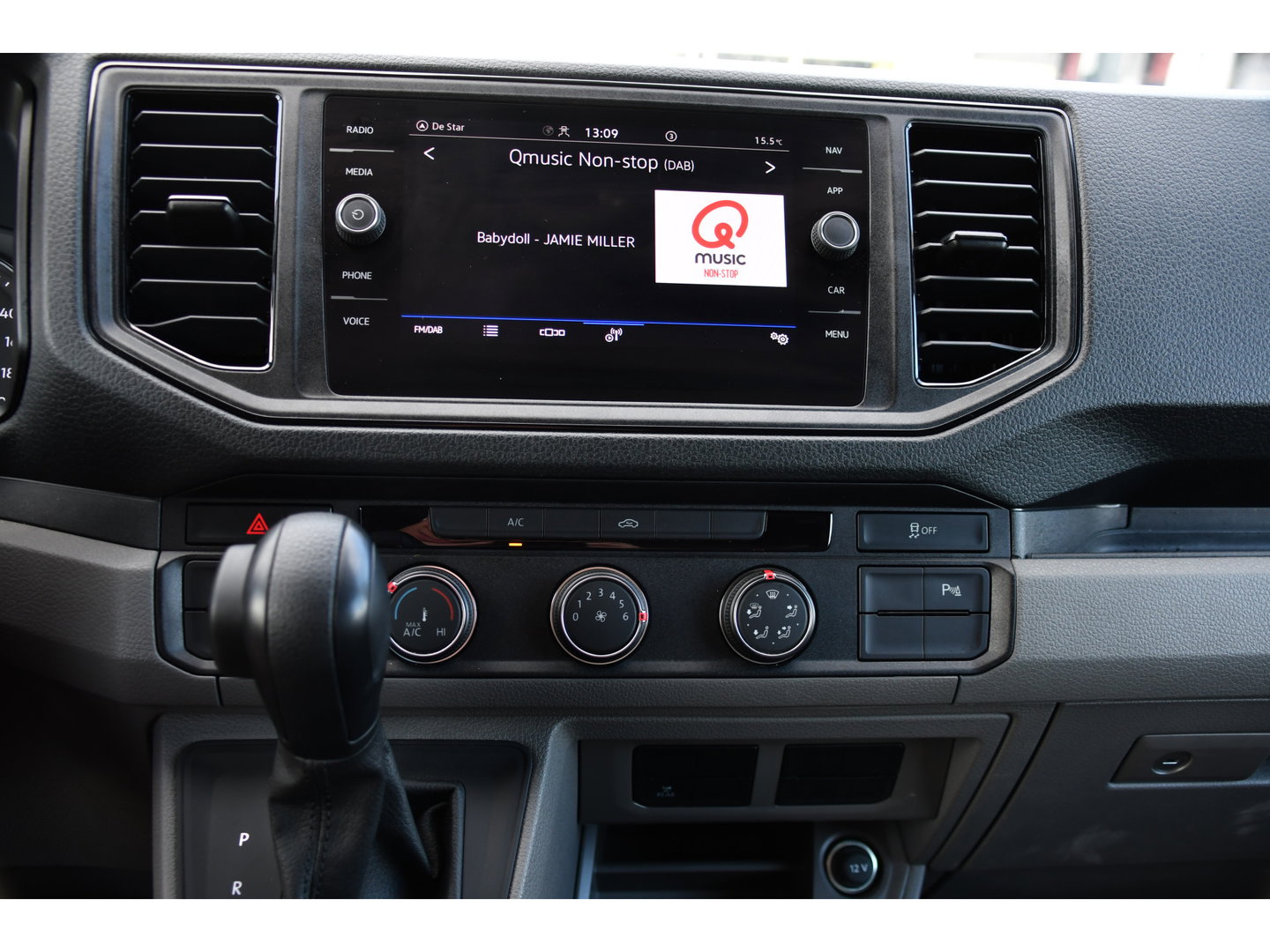 Volkswagen Crafter 35 2.0 TDI L3H3 PB Edition Camera, Cruise, Carplay, 140pk, Trekhaak, Carbolt, Automaat, Sensoren, Geveerde stoel, Uniek!