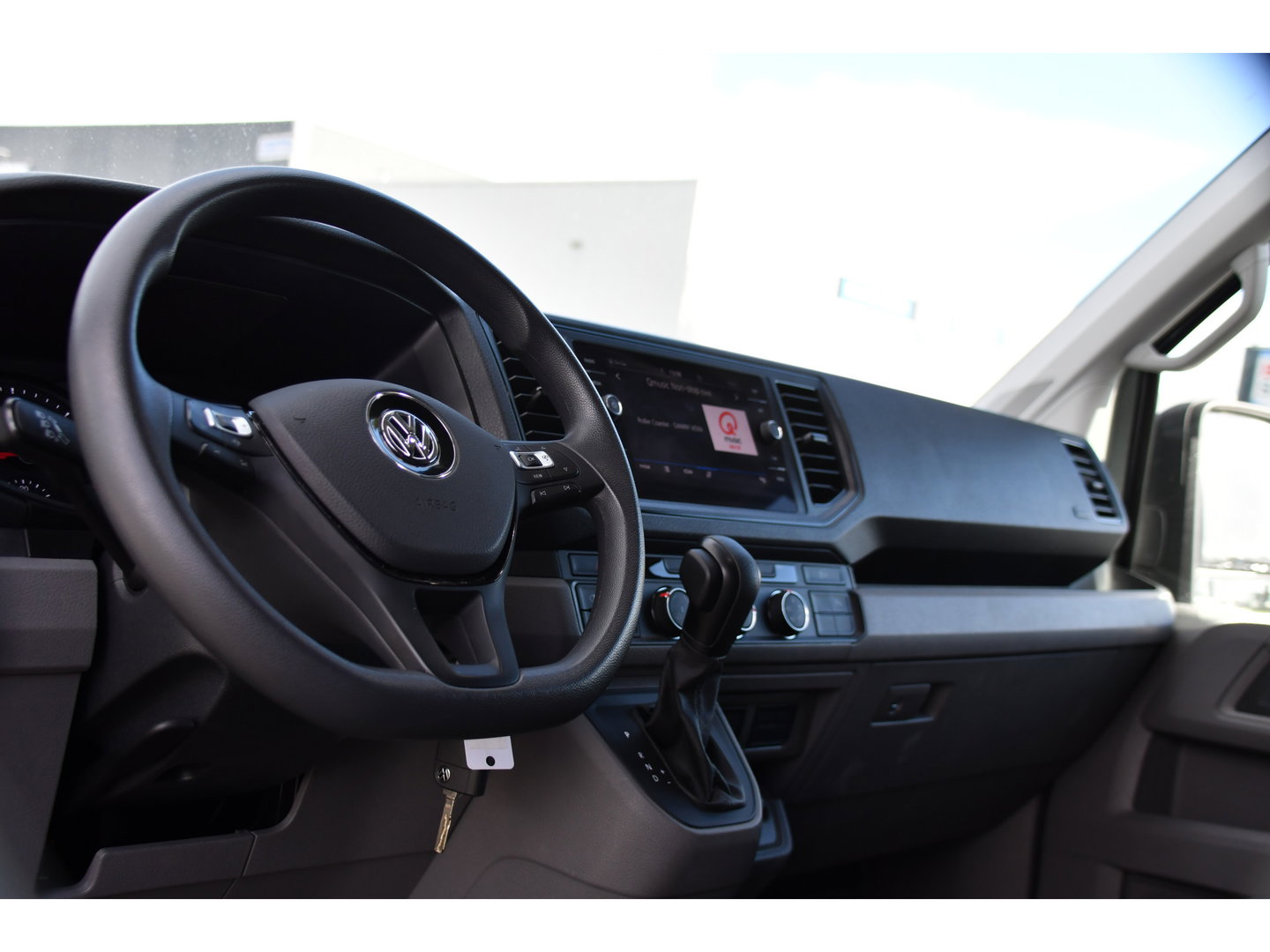 Volkswagen Crafter 35 2.0 TDI L3H3 PB Edition Camera, Cruise, Carplay, 140pk, Trekhaak, Carbolt, Automaat, Sensoren, Geveerde stoel, Uniek!