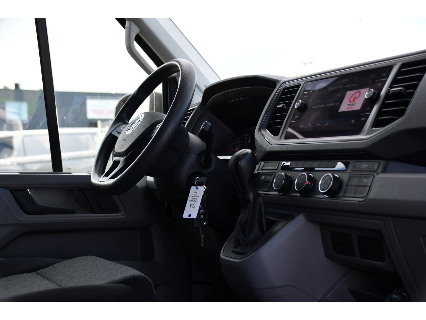 Volkswagen Crafter 35 2.0 TDI L3H3 PB Edition Camera, Cruise, Carplay, 140pk, Trekhaak, Carbolt, Automaat, Sensoren, Geveerde stoel, Uniek!
