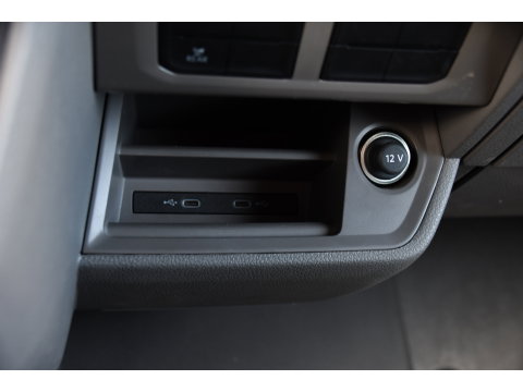 Volkswagen Crafter 35 2.0 TDI L3H3 PB Edition Camera, Cruise, Carplay, 140pk, Trekhaak, Carbolt, Automaat, Sensoren, Geveerde stoel, Uniek!
