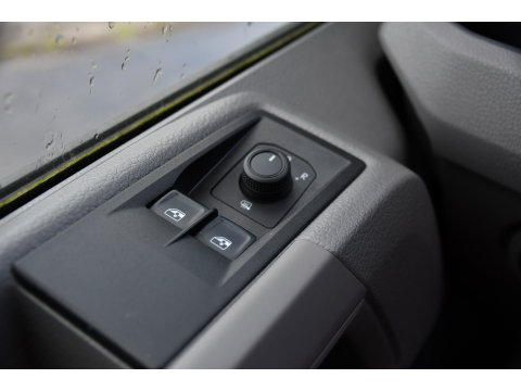 Volkswagen Crafter 35 2.0 TDI L3H3 PB Edition Camera, Cruise, Carplay, 140pk, Trekhaak, Carbolt, Automaat, Sensoren, Geveerde stoel, Uniek!