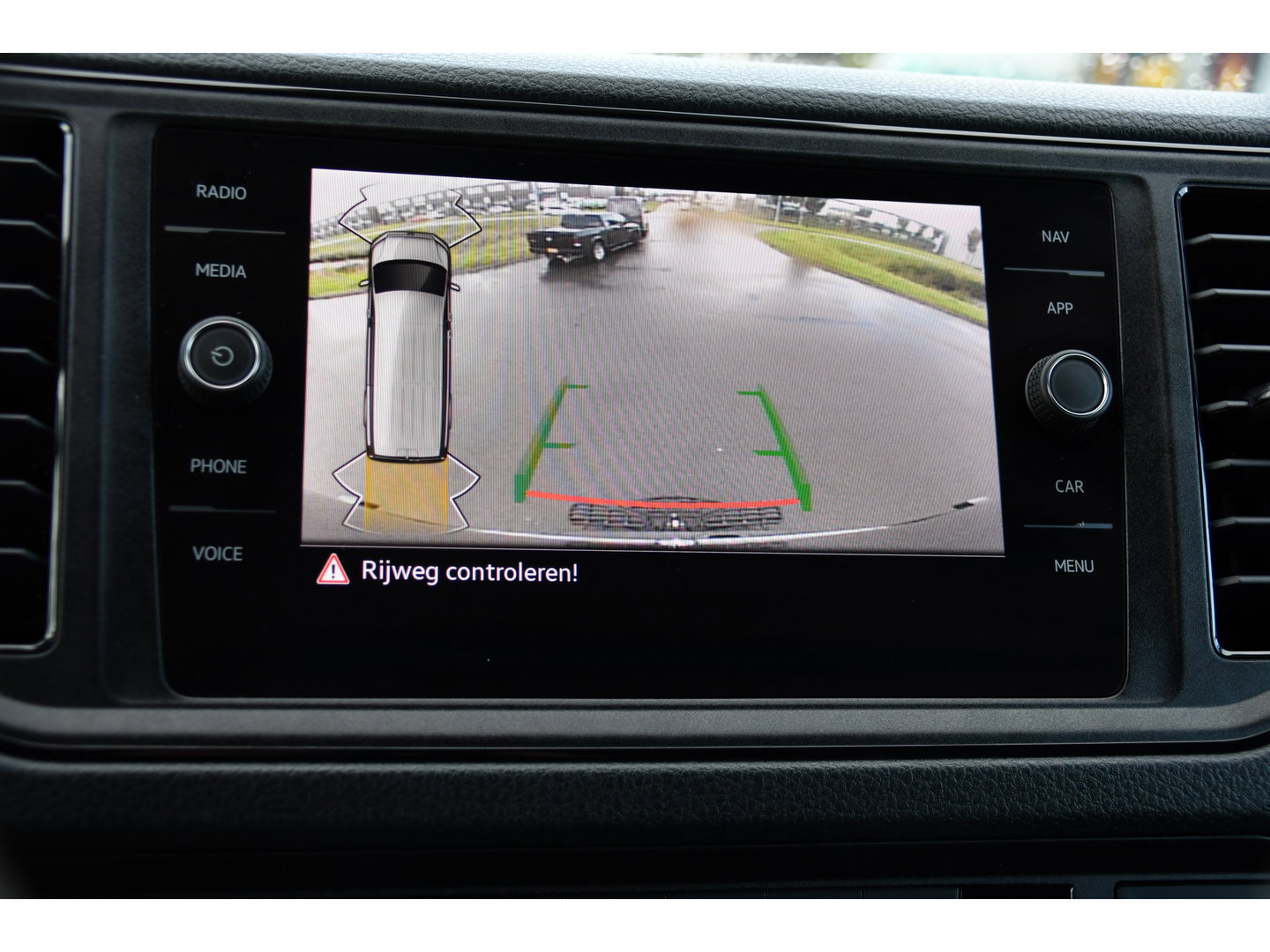 Volkswagen Crafter 35 2.0 TDI L3H3 PB Edition Camera, Cruise, Carplay, 140pk, Trekhaak, Carbolt, Automaat, Sensoren, Geveerde stoel, Uniek!