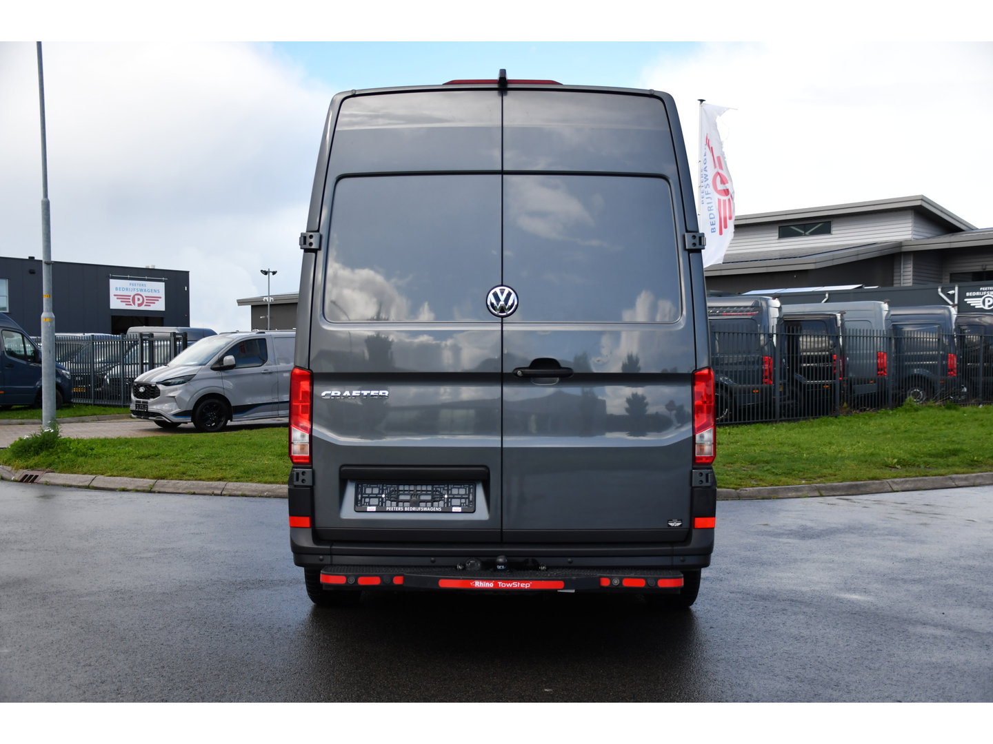 Volkswagen Crafter 35 2.0 TDI L3H3 PB Edition Camera, Cruise, Carplay, 140pk, Trekhaak, Carbolt, Automaat, Sensoren, Geveerde stoel, Uniek!