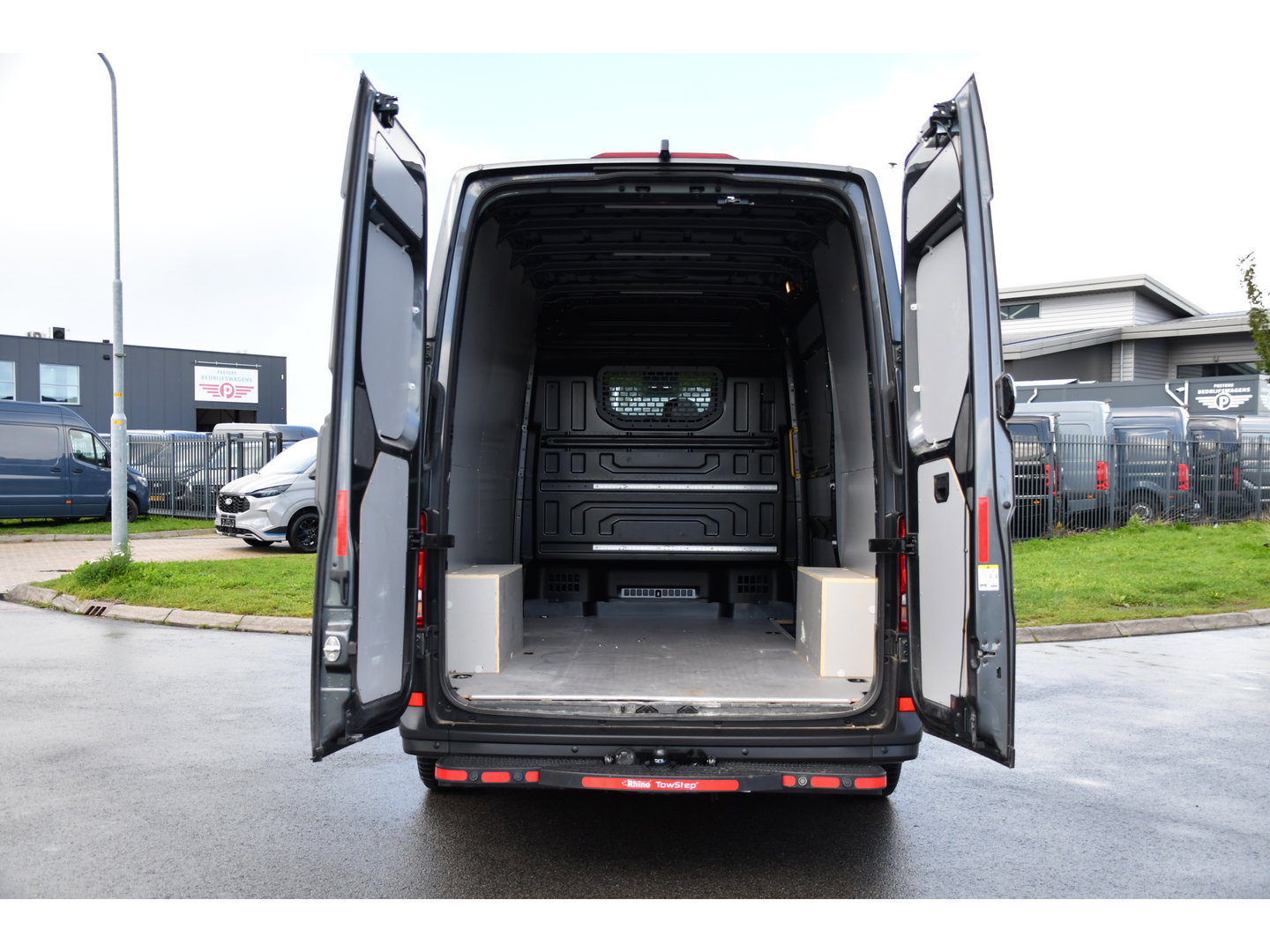 Volkswagen Crafter 35 2.0 TDI L3H3 PB Edition Camera, Cruise, Carplay, 140pk, Trekhaak, Carbolt, Automaat, Sensoren, Geveerde stoel, Uniek!