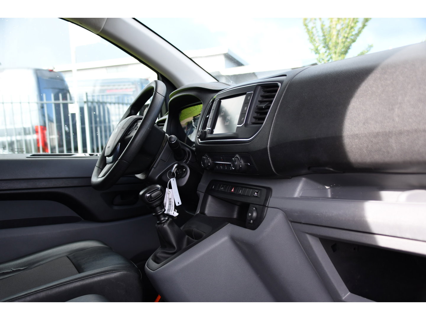 Peugeot Expert 226S 1.6 BlueHDI L2 PB Edition Carplay, Cruise, Sensoren, 115pk, Leder, Multimedia, Uniek!