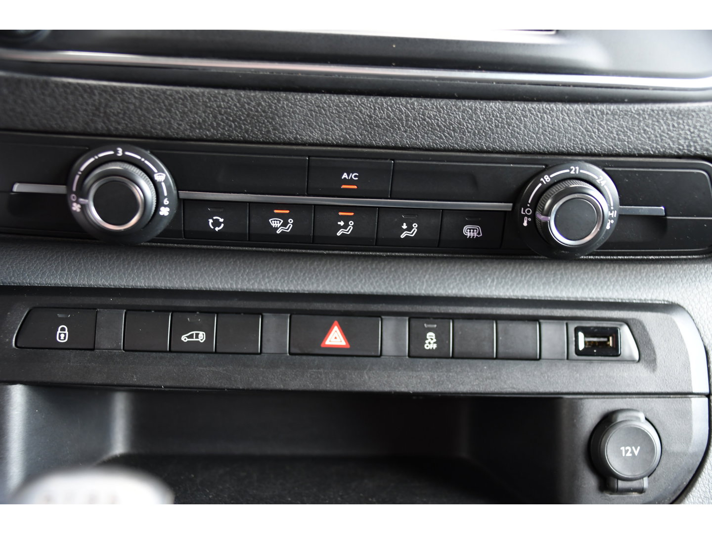 Peugeot Expert 226S 1.6 BlueHDI L2 PB Edition Carplay, Cruise, Sensoren, 115pk, Leder, Multimedia, Uniek!