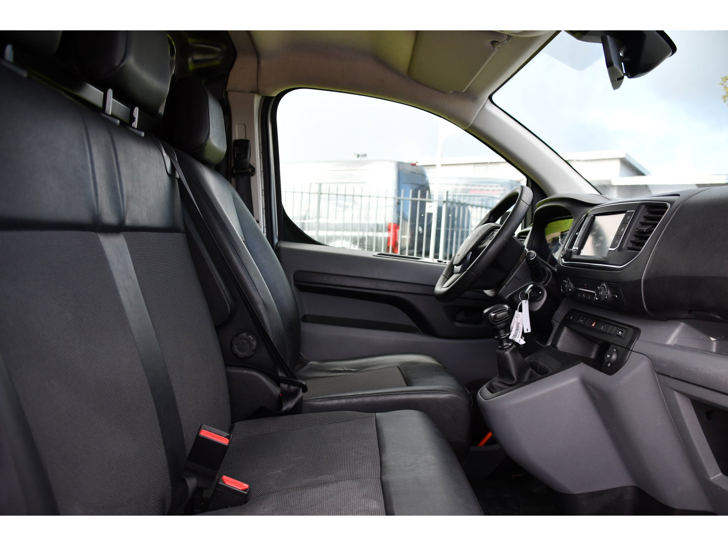 Peugeot Expert 226S 1.6 BlueHDI L2 PB Edition Carplay, Cruise, Sensoren, 115pk, Leder, Multimedia, Uniek!