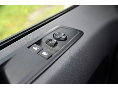 Peugeot Expert 226S 1.6 BlueHDI L2 PB Edition Carplay, Cruise, Sensoren, 115pk, Leder, Multimedia, Uniek!