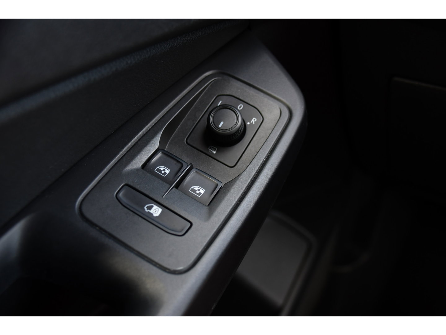 Volkswagen Caddy Cargo Maxi 2.0 TDI Exclusive Virtual, Adaptieve Cruise, Carplay, Stoelverwarming, 122pk, LED, 2 x Schuifdeur, NAVI, Sensoren, Automaat, Uniek!