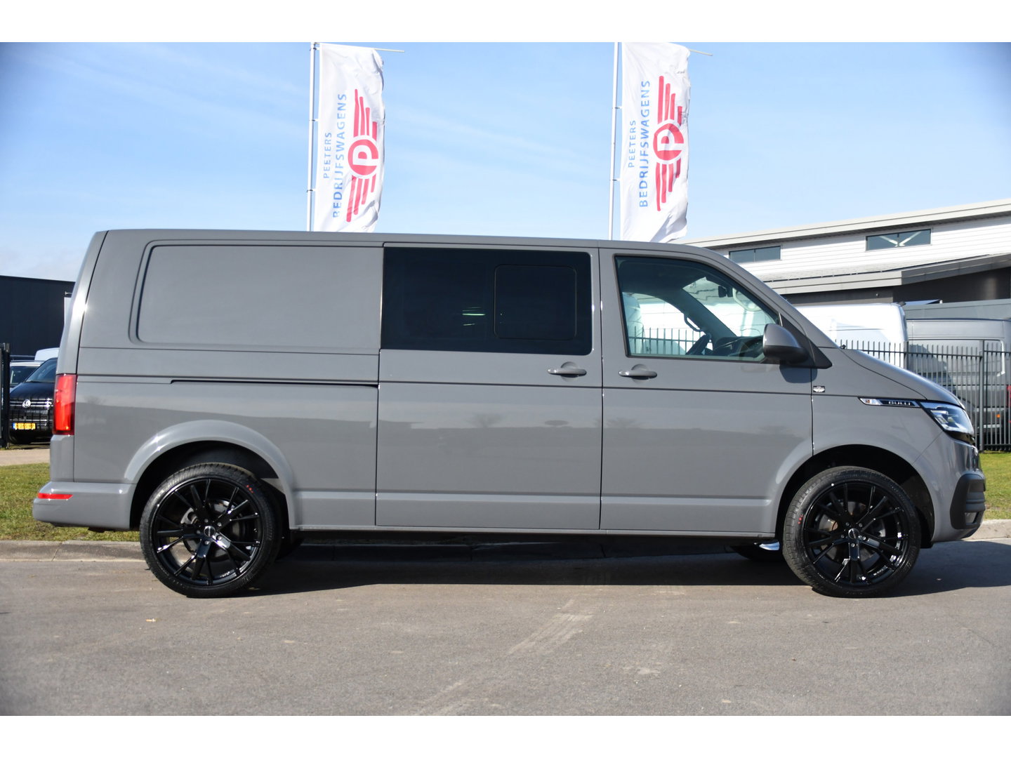Volkswagen Transporter 2.0 TDI L2H1 32 DC Bulli 4Motion Virtual, Adaptieve Cruise, Carplay, LED, Stoelverwarming, 204pk, Trekhaak, Automaat, NAVI, Voorruit verwarming, Uniek! 4x4, 4matic
